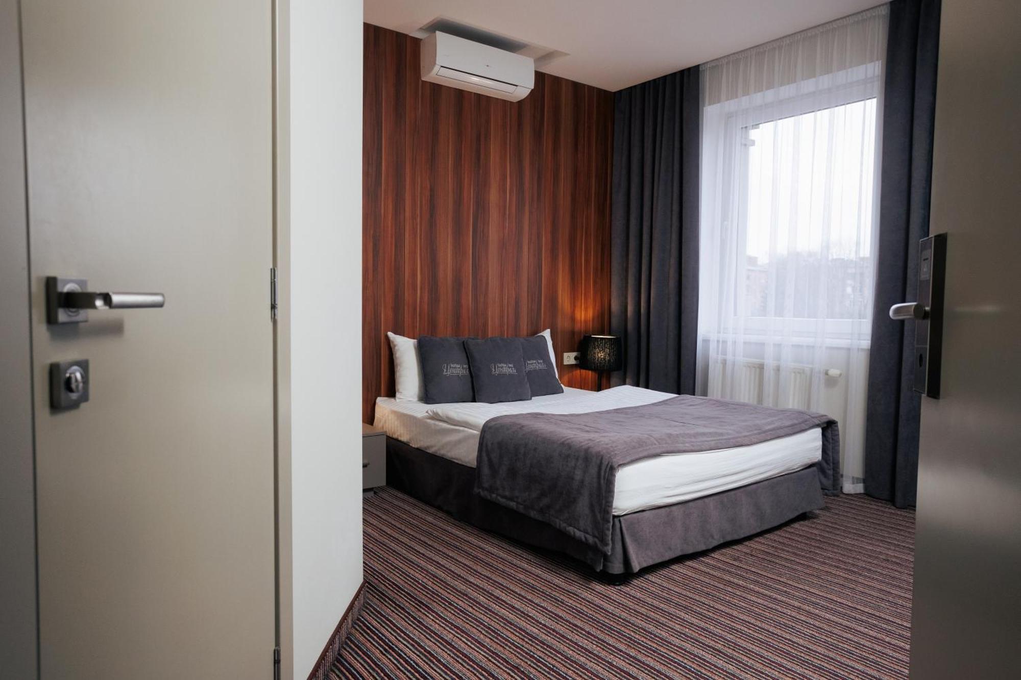 Boutique Hotel Central Rivne Exterior foto