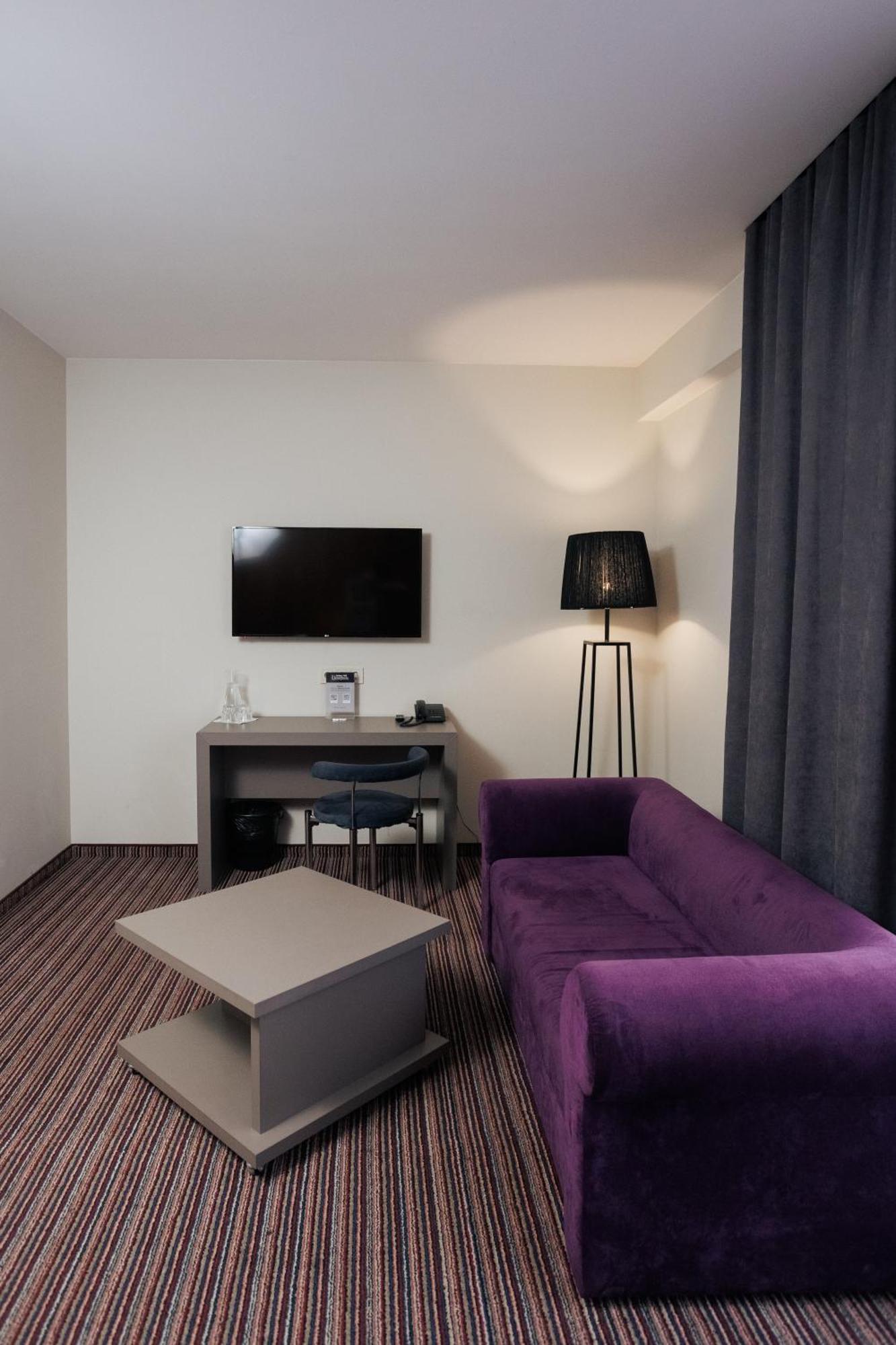 Boutique Hotel Central Rivne Exterior foto