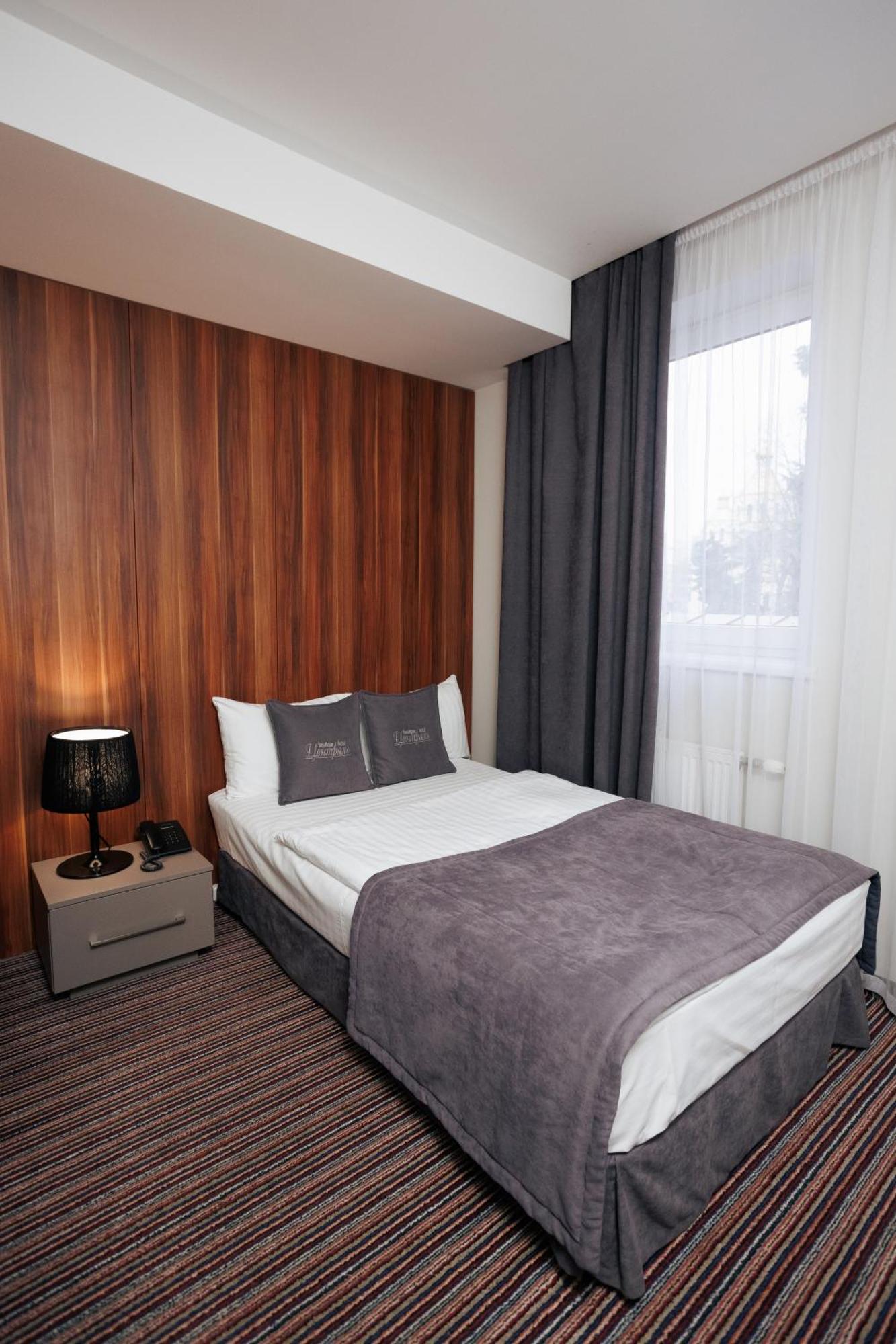 Boutique Hotel Central Rivne Exterior foto